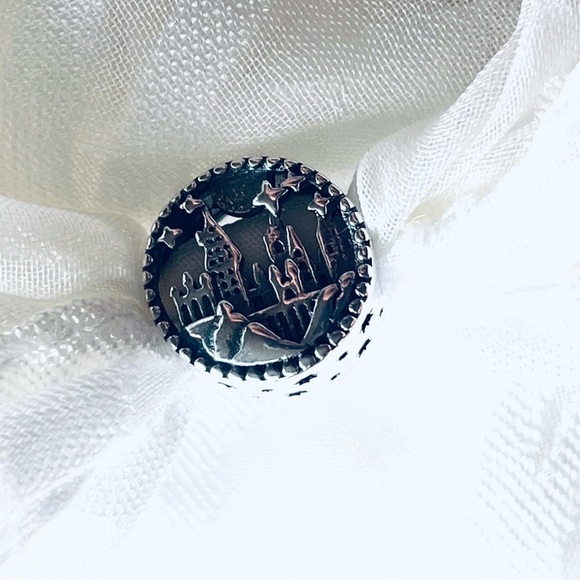 🏰 NWOT Hogwarts School Charm – Harry Potter ✨ - Picture 5 of 9